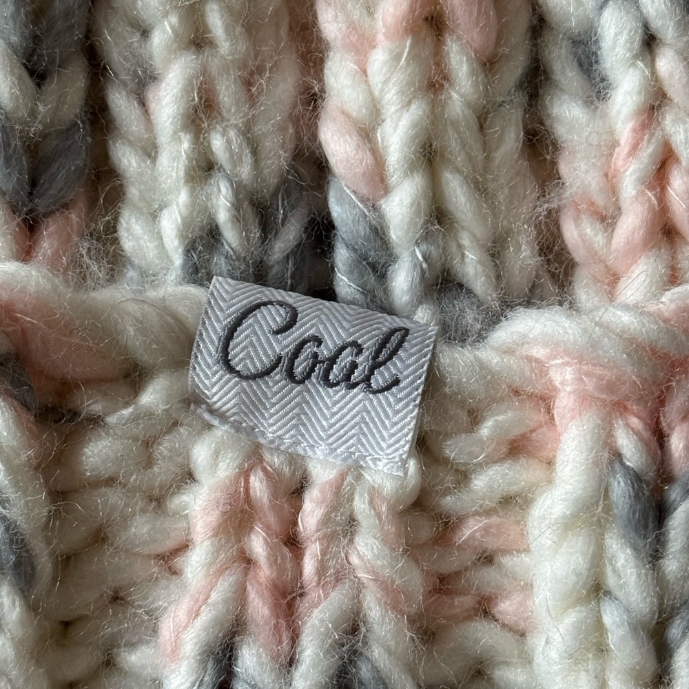 Women’s Knit Beanie With Pom-Pom - Picture 2 of 4